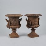 1561 8232 GARDEN URNS